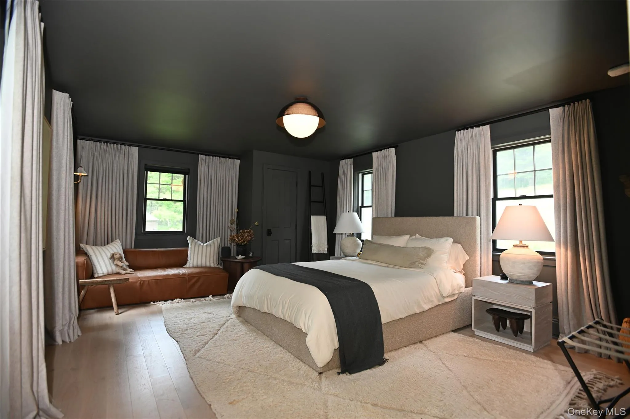 Down stairs bedroom with views on all sides, remote controlled lighting, hardwood floors and tranquil decor. Down stairs bedroom with views on all sides, remote controlled lighting, hardwood floors and tranquil decor.