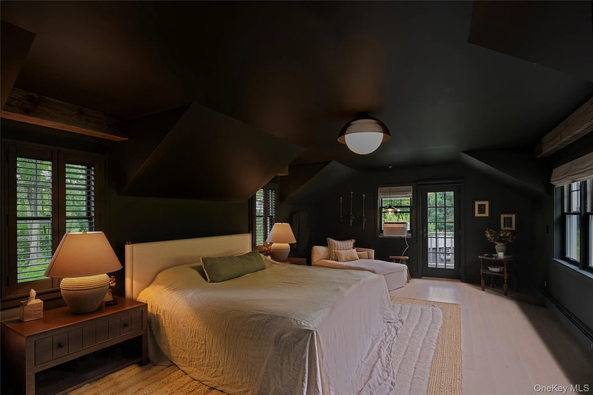 Large main bedroom with balcony and views of three sides of the house, the mountain the primary entrance and a quiet calming decor. Large main bedroom with balcony and views of three sides of the house, the mountain the primary entrance and a quiet calming decor.