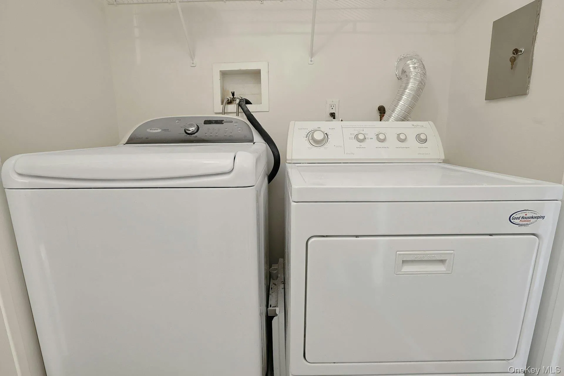 Conveniently located in the unit Conveniently located in the unit