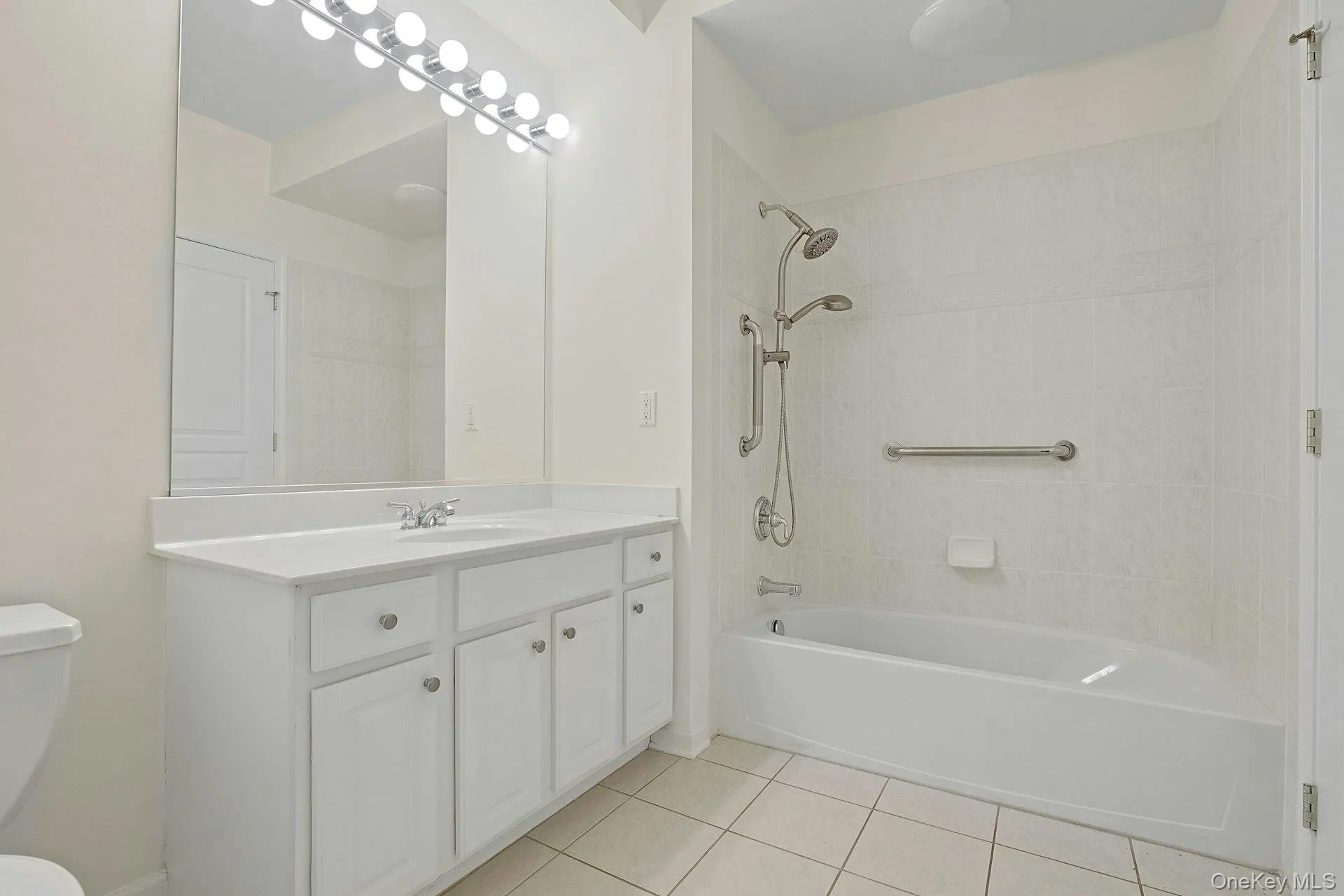 2nd Bathroom 2nd Bathroom