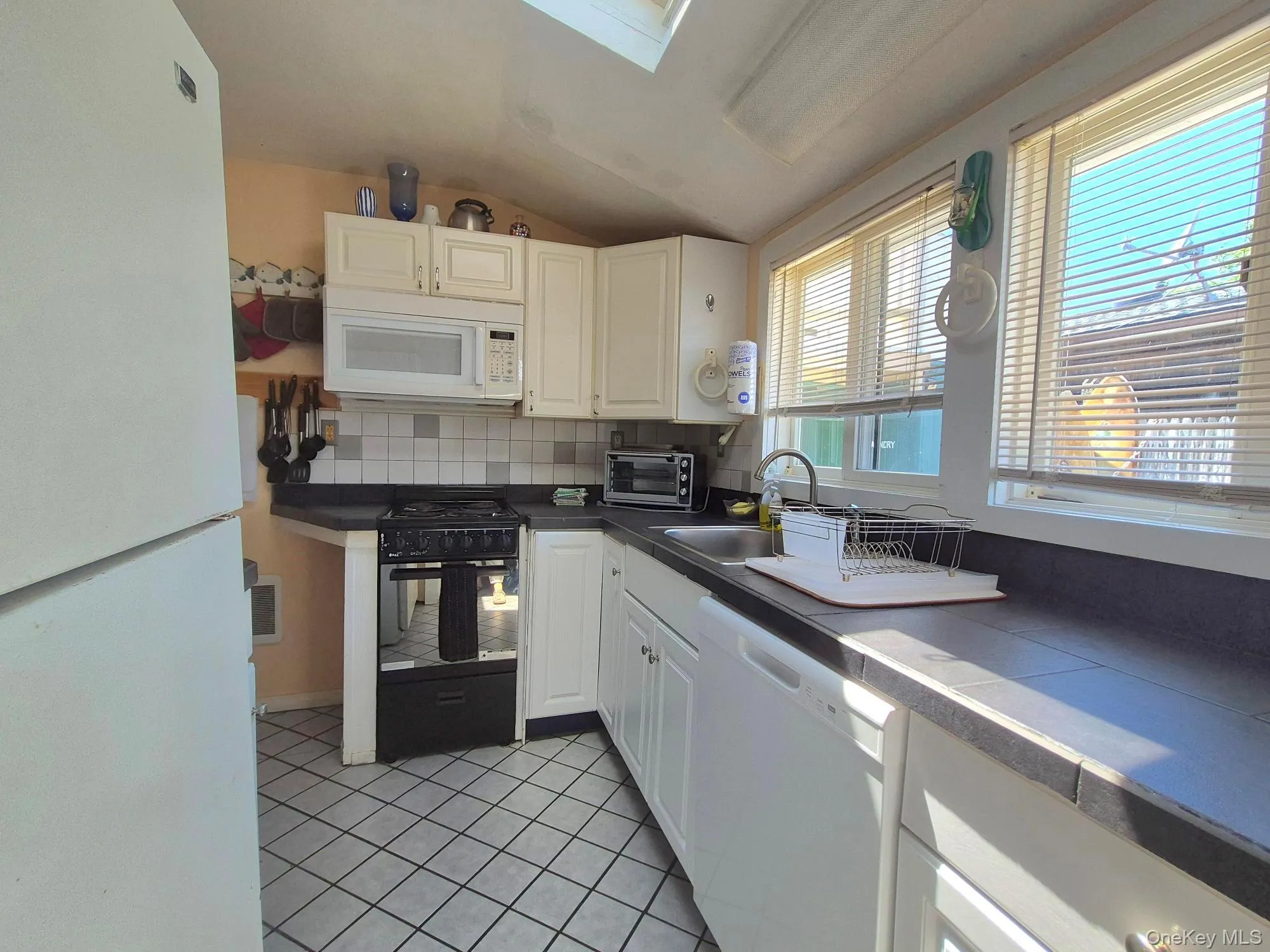 5-6 Bay Walk, Islip, NY, 3 Bedrooms Bedrooms, 5 Rooms Rooms,1 BathroomBathrooms,Residential Lease,For Rent,Bay,0,1023985 5-6 Bay Walk, Islip, NY, 3 Bedrooms Bedrooms, 5 Rooms Rooms,1 BathroomBathrooms,Residential Lease,For Rent,Bay,0,1023985
