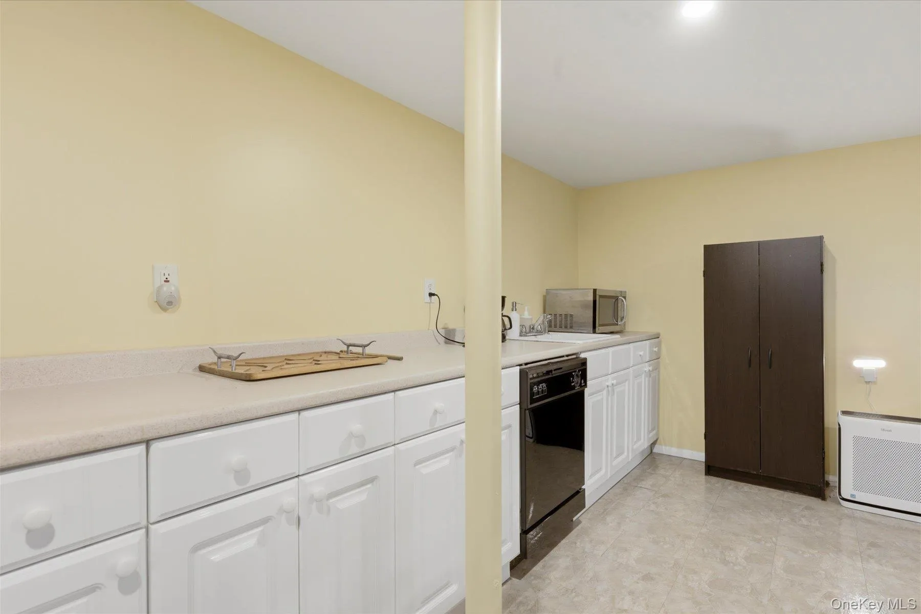 156 Lea Ann Terrace, Hempstead, NY, 4 Bedrooms Bedrooms, 9 Rooms Rooms,2 BathroomsBathrooms,Residential,For Rent,Lea Ann,0,1023989 156 Lea Ann Terrace, Hempstead, NY, 4 Bedrooms Bedrooms, 9 Rooms Rooms,2 BathroomsBathrooms,Residential,For Rent,Lea Ann,0,1023989