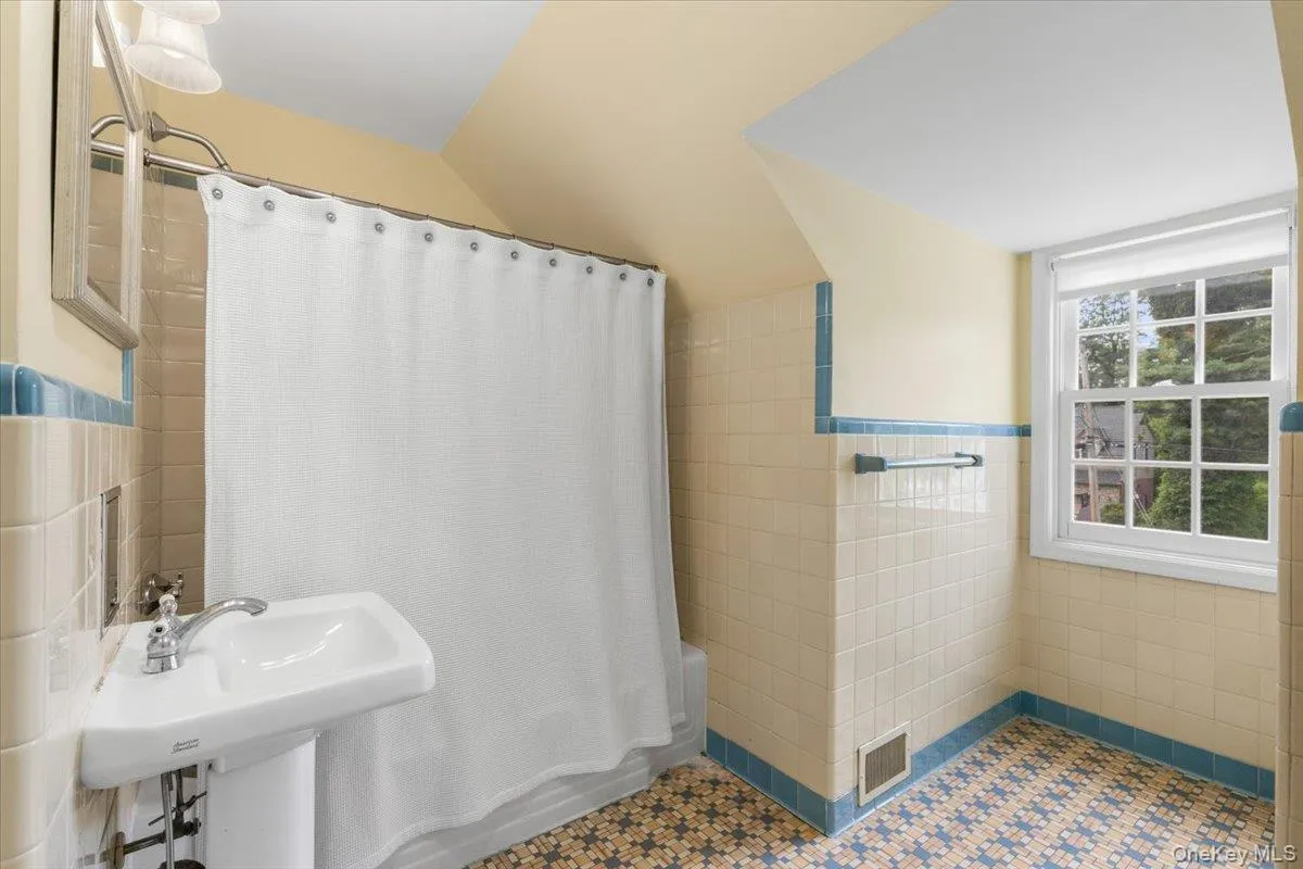 3 Genesee Trail, Harrison, NY, 4 Bedrooms Bedrooms, 8 Rooms Rooms,3 BathroomsBathrooms,Residential,For Rent,Genesee,0,1023993 3 Genesee Trail, Harrison, NY, 4 Bedrooms Bedrooms, 8 Rooms Rooms,3 BathroomsBathrooms,Residential,For Rent,Genesee,0,1023993