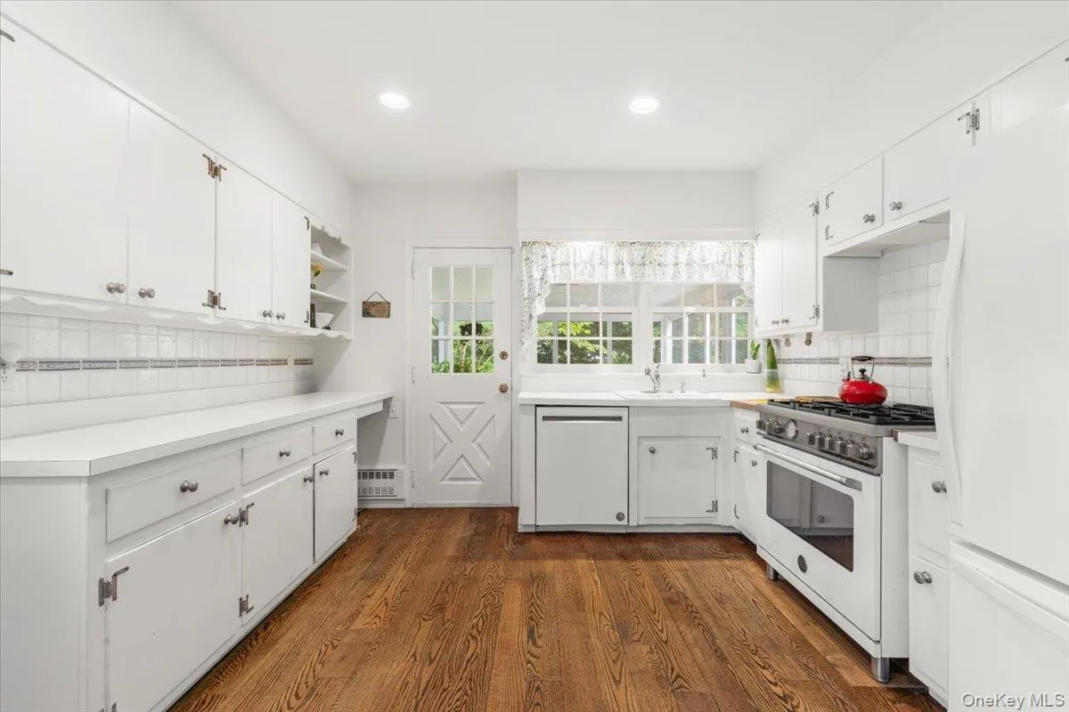 3 Genesee Trail, Harrison, NY, 4 Bedrooms Bedrooms, 8 Rooms Rooms,3 BathroomsBathrooms,Residential,For Rent,Genesee,0,1023993 3 Genesee Trail, Harrison, NY, 4 Bedrooms Bedrooms, 8 Rooms Rooms,3 BathroomsBathrooms,Residential,For Rent,Genesee,0,1023993