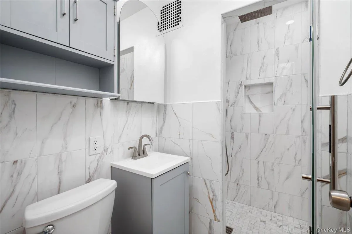 1111 Midland Avenue, Yonkers, NY, 2 Bedrooms Bedrooms, 6 Rooms Rooms,2 BathroomsBathrooms,Residential,For Rent,Midland,0,1023995 1111 Midland Avenue, Yonkers, NY, 2 Bedrooms Bedrooms, 6 Rooms Rooms,2 BathroomsBathrooms,Residential,For Rent,Midland,0,1023995