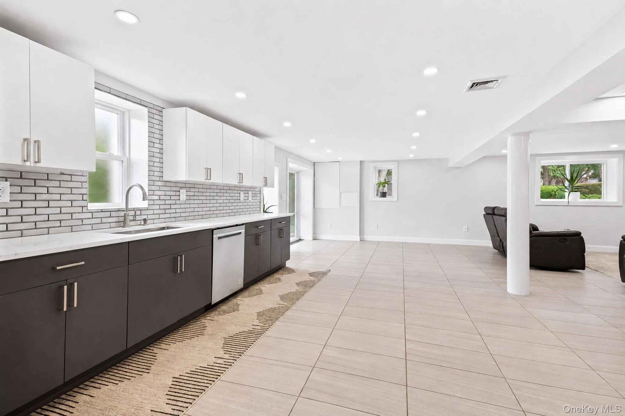 Whether entertaining a crowd or enjoying a quiet evening, this room rises to every occasion. Whether entertaining a crowd or enjoying a quiet evening, this room rises to every occasion.