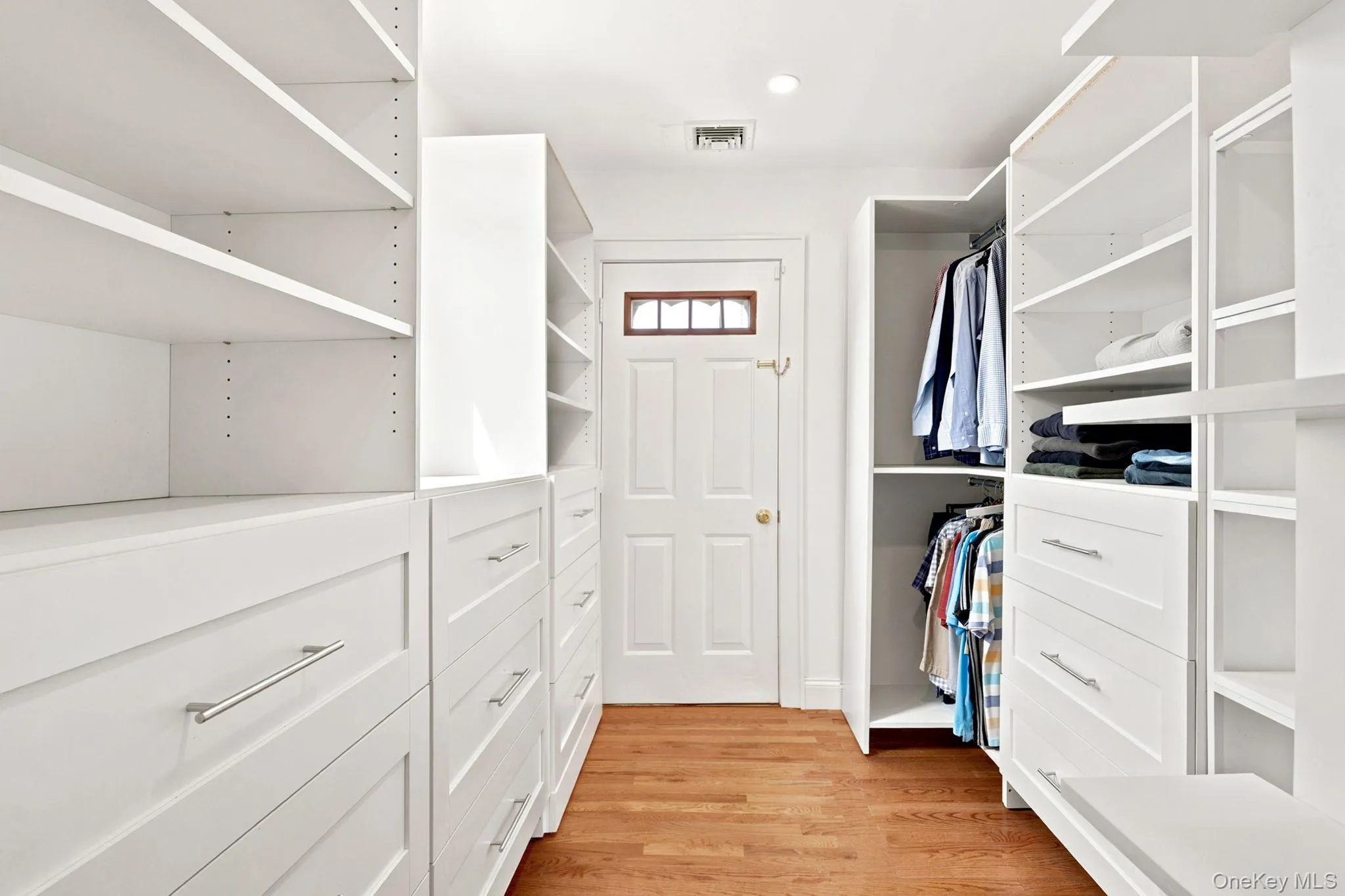 Because luxury includes exceptional storage. Entrance to your private balcony. Because luxury includes exceptional storage. Entrance to your private balcony.