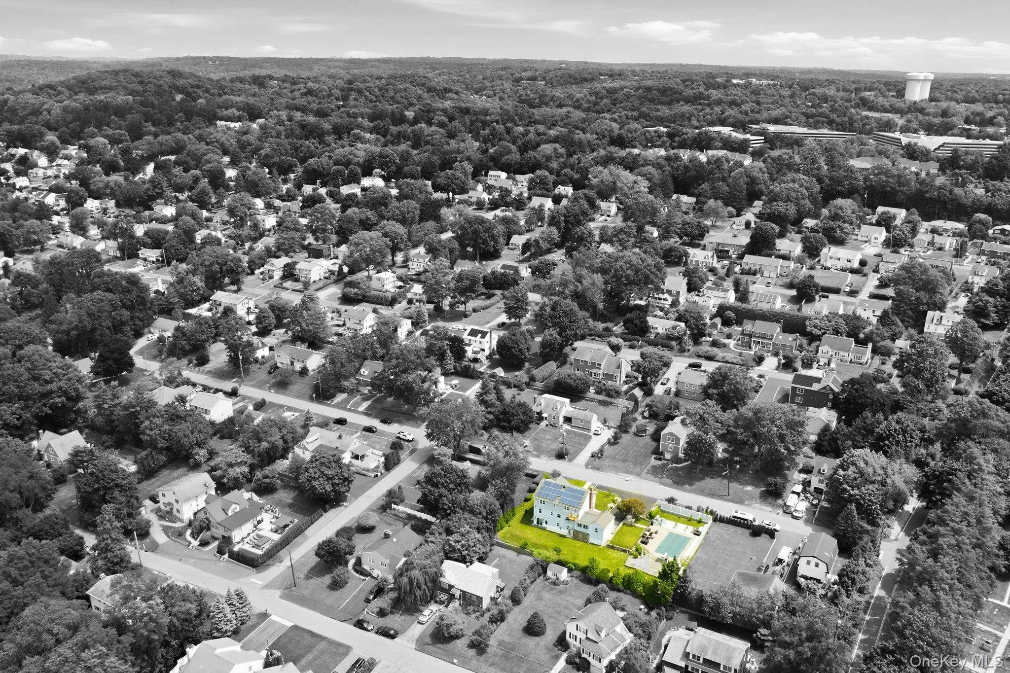 Minutes to Metro-North, shopping, dining, and major parkways. Minutes to Metro-North, shopping, dining, and major parkways.