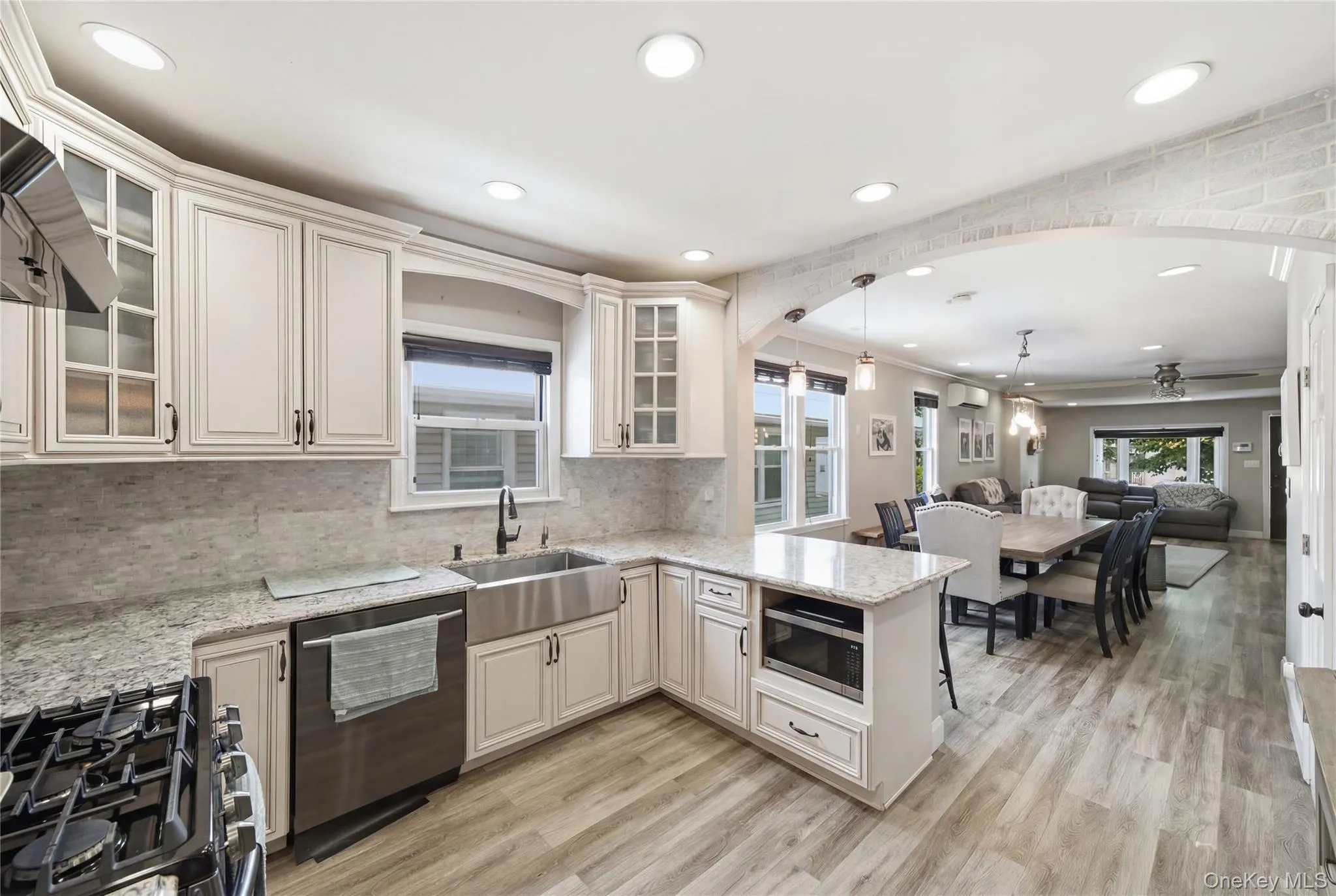 6424 Pleasantview Street, New York, NY, 2 Bedrooms Bedrooms, 5 Rooms Rooms,2 BathroomsBathrooms,Residential,For Rent,Pleasantview,0,1024011 6424 Pleasantview Street, New York, NY, 2 Bedrooms Bedrooms, 5 Rooms Rooms,2 BathroomsBathrooms,Residential,For Rent,Pleasantview,0,1024011