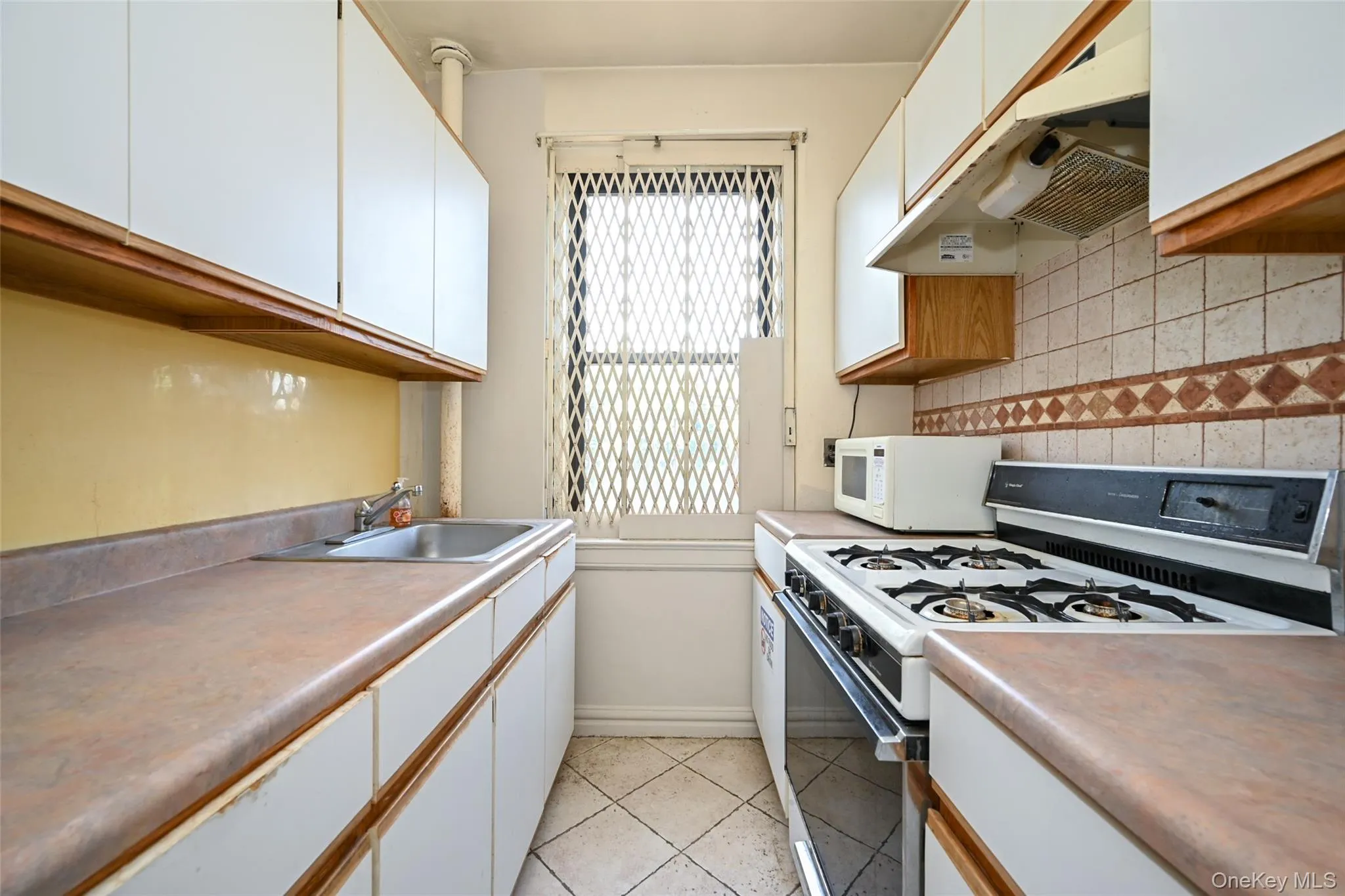 77-16 Austin Street, New York, NY, 1 Bedroom Bedrooms, 4 Rooms Rooms,1 BathroomBathrooms,Residential,For Rent,Austin,0,1024013 77-16 Austin Street, New York, NY, 1 Bedroom Bedrooms, 4 Rooms Rooms,1 BathroomBathrooms,Residential,For Rent,Austin,0,1024013