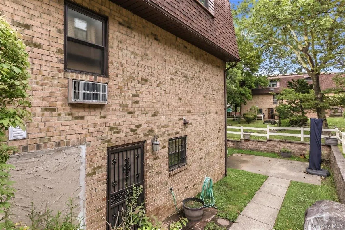 6117 231st Street, New York, NY, 6 Bedrooms Bedrooms, 14 Rooms Rooms,4 BathroomsBathrooms,Residential,For Rent,231st,0,1024016 6117 231st Street, New York, NY, 6 Bedrooms Bedrooms, 14 Rooms Rooms,4 BathroomsBathrooms,Residential,For Rent,231st,0,1024016