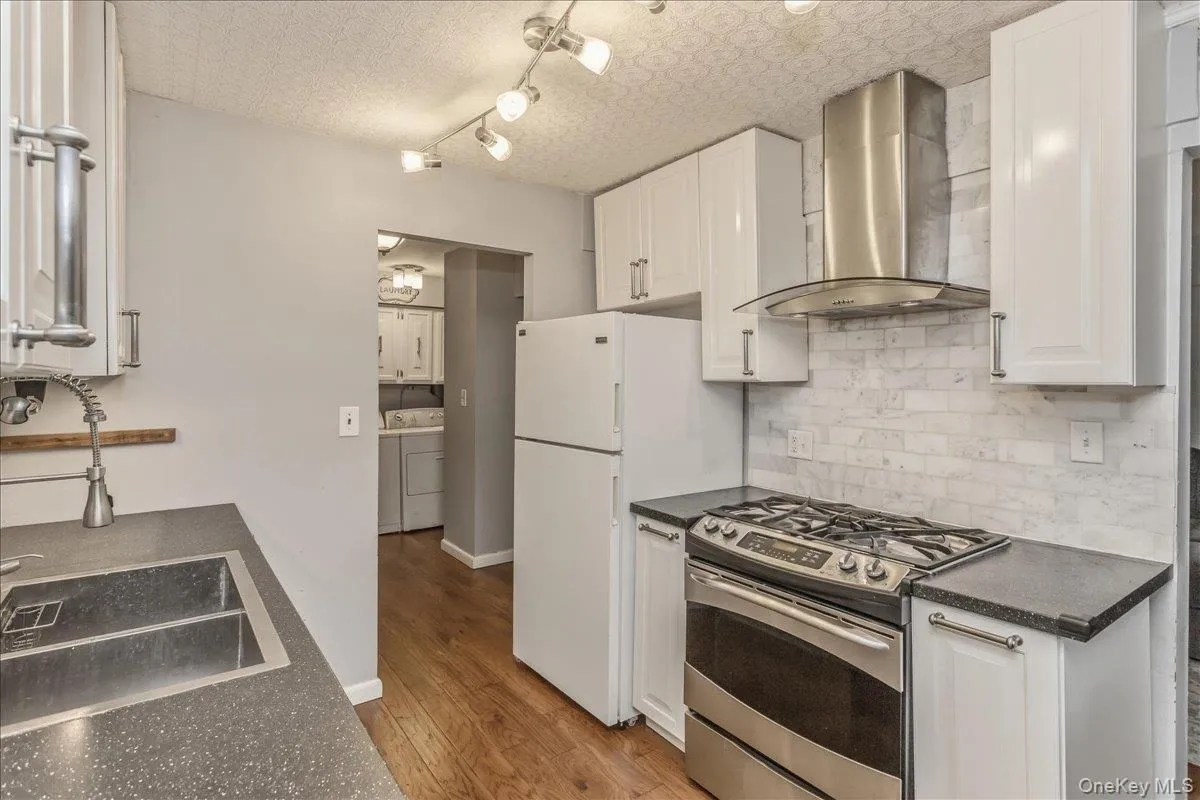 6117 231st Street, New York, NY, 6 Bedrooms Bedrooms, 14 Rooms Rooms,4 BathroomsBathrooms,Residential,For Rent,231st,0,1024016 6117 231st Street, New York, NY, 6 Bedrooms Bedrooms, 14 Rooms Rooms,4 BathroomsBathrooms,Residential,For Rent,231st,0,1024016