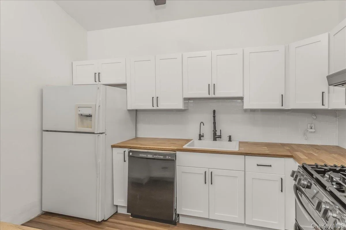 6117 231st Street, New York, NY, 6 Bedrooms Bedrooms, 14 Rooms Rooms,4 BathroomsBathrooms,Residential,For Rent,231st,0,1024016 6117 231st Street, New York, NY, 6 Bedrooms Bedrooms, 14 Rooms Rooms,4 BathroomsBathrooms,Residential,For Rent,231st,0,1024016