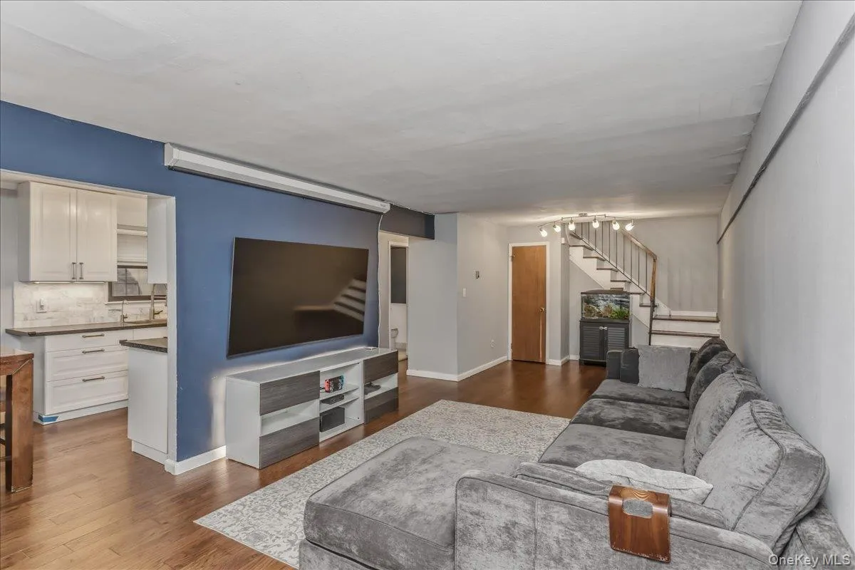 6117 231st Street, New York, NY, 6 Bedrooms Bedrooms, 14 Rooms Rooms,4 BathroomsBathrooms,Residential,For Rent,231st,0,1024016 6117 231st Street, New York, NY, 6 Bedrooms Bedrooms, 14 Rooms Rooms,4 BathroomsBathrooms,Residential,For Rent,231st,0,1024016