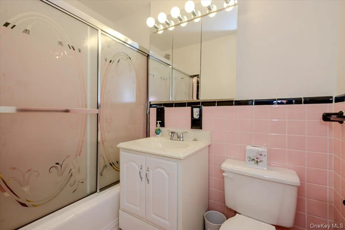172-70 Highland Avenue, New York, NY, 1 Bedroom Bedrooms, 4 Rooms Rooms,1 BathroomBathrooms,Residential,For Rent,Highland,0,1024017 172-70 Highland Avenue, New York, NY, 1 Bedroom Bedrooms, 4 Rooms Rooms,1 BathroomBathrooms,Residential,For Rent,Highland,0,1024017