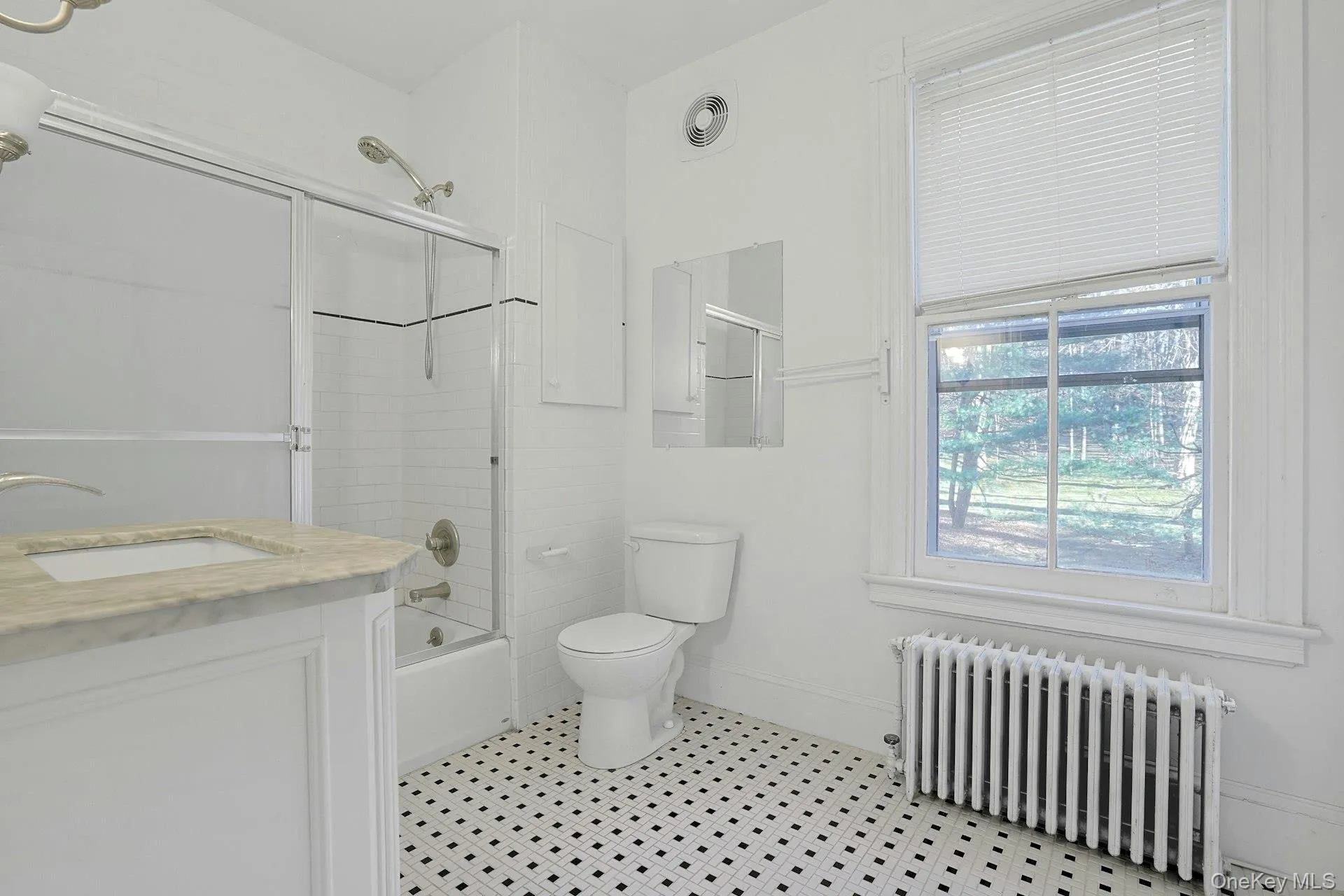 Main upper bathroom Main upper bathroom