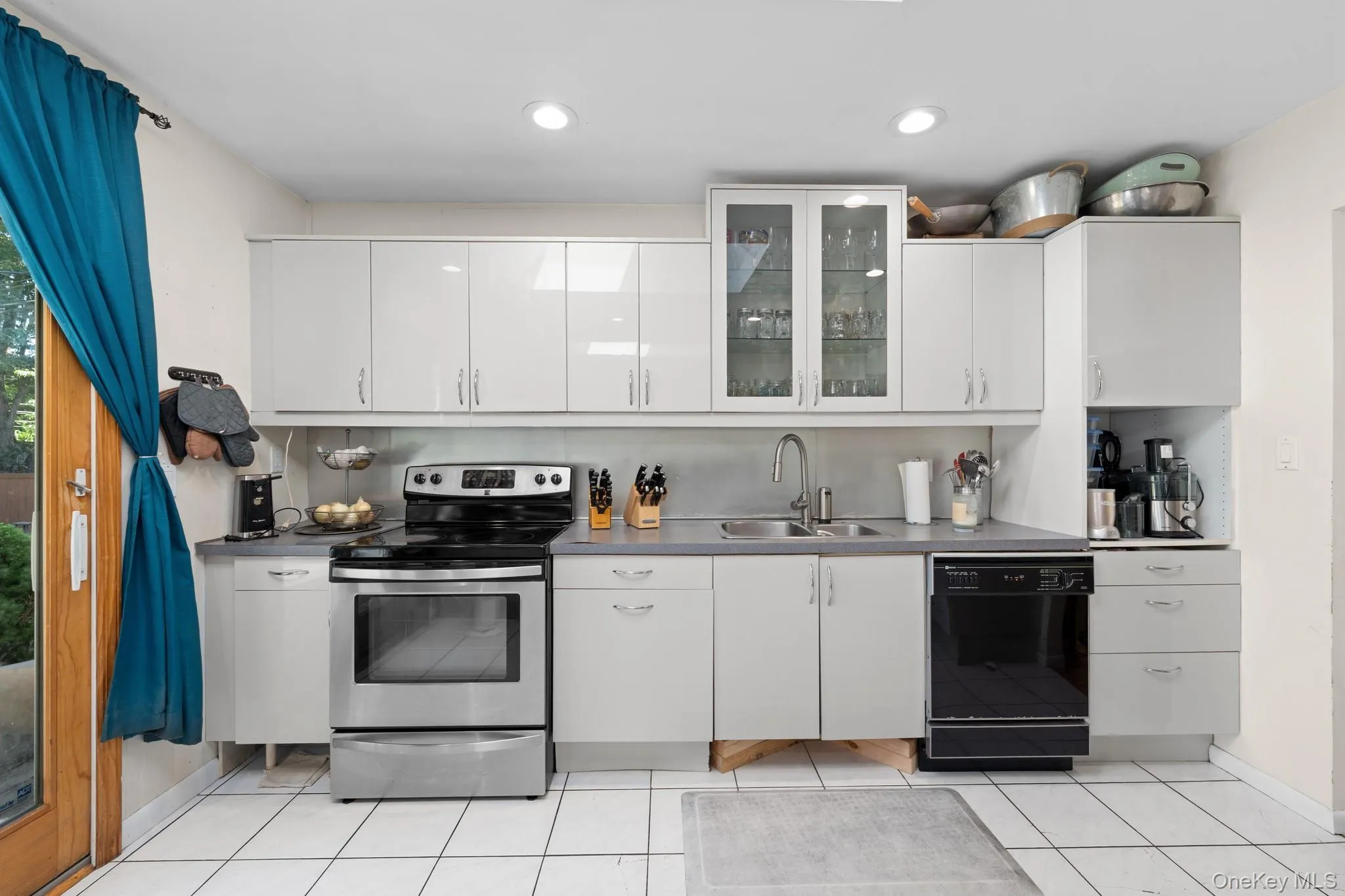 202 Tinton Place, Huntington, NY, 4 Bedrooms Bedrooms, 11 Rooms Rooms,2 BathroomsBathrooms,Residential,For Rent,Tinton,0,1024025 202 Tinton Place, Huntington, NY, 4 Bedrooms Bedrooms, 11 Rooms Rooms,2 BathroomsBathrooms,Residential,For Rent,Tinton,0,1024025