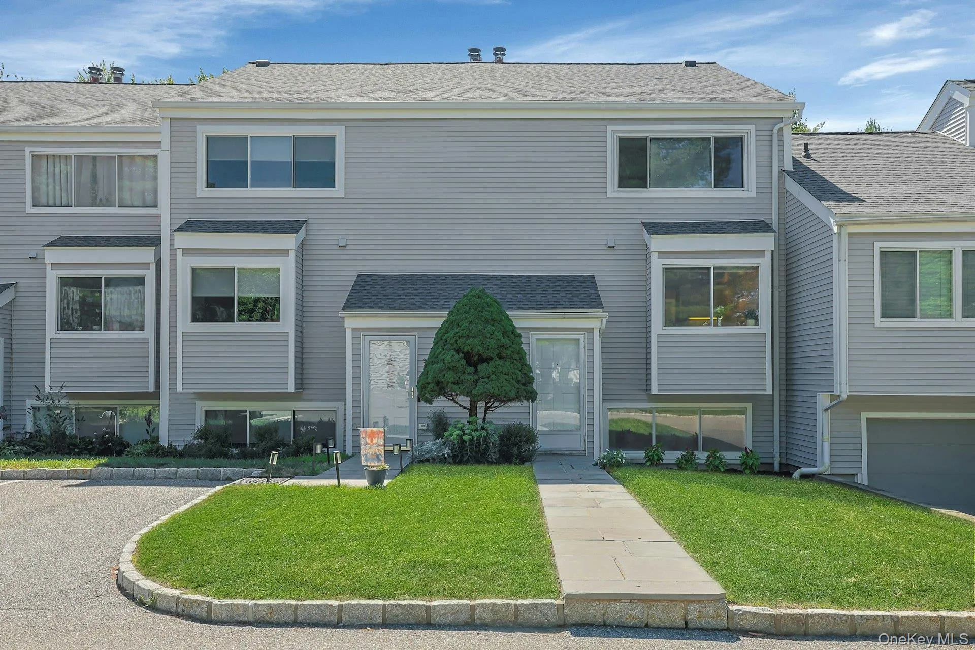 Step into easy condo living in a beautifully maintained community. Step into easy condo living in a beautifully maintained community.