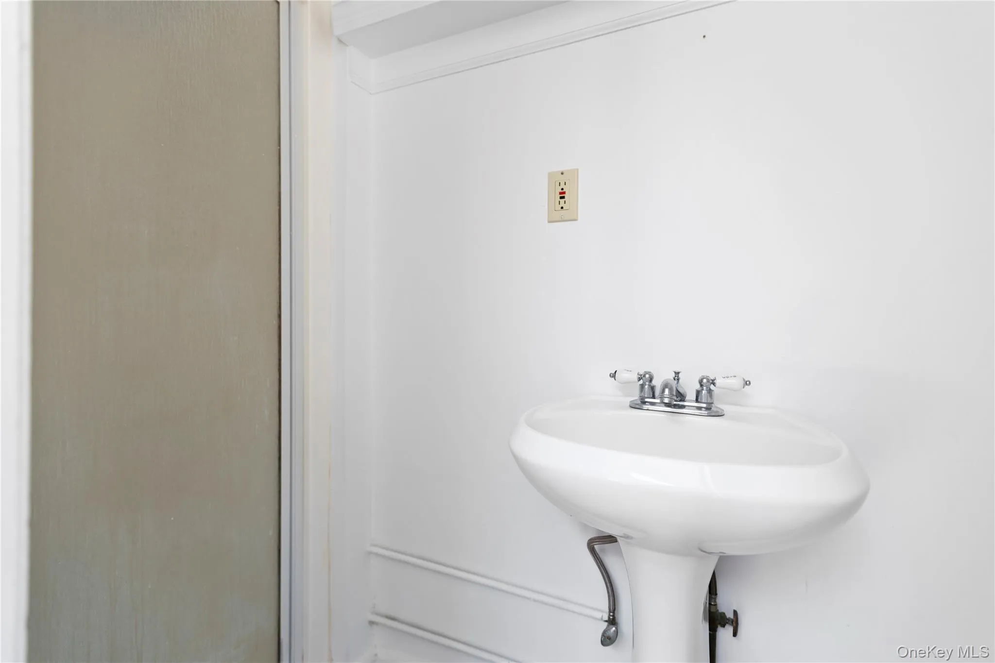 128 Country Road, Brookhaven, NY, 1 Room Rooms,1 BathroomBathrooms,Residential Lease,For Rent,Country,0,1024037 128 Country Road, Brookhaven, NY, 1 Room Rooms,1 BathroomBathrooms,Residential Lease,For Rent,Country,0,1024037