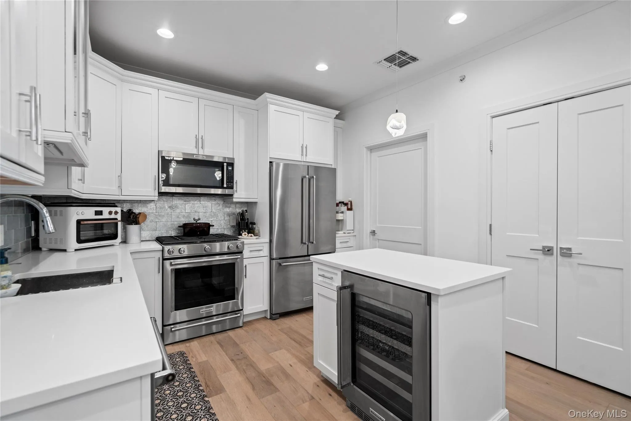 19303 Aspenwood Drive, Oyster Bay, NY, 2 Bedrooms Bedrooms, 6 Rooms Rooms,2 BathroomsBathrooms,Residential,For Rent,Aspenwood,0,1024039 19303 Aspenwood Drive, Oyster Bay, NY, 2 Bedrooms Bedrooms, 6 Rooms Rooms,2 BathroomsBathrooms,Residential,For Rent,Aspenwood,0,1024039
