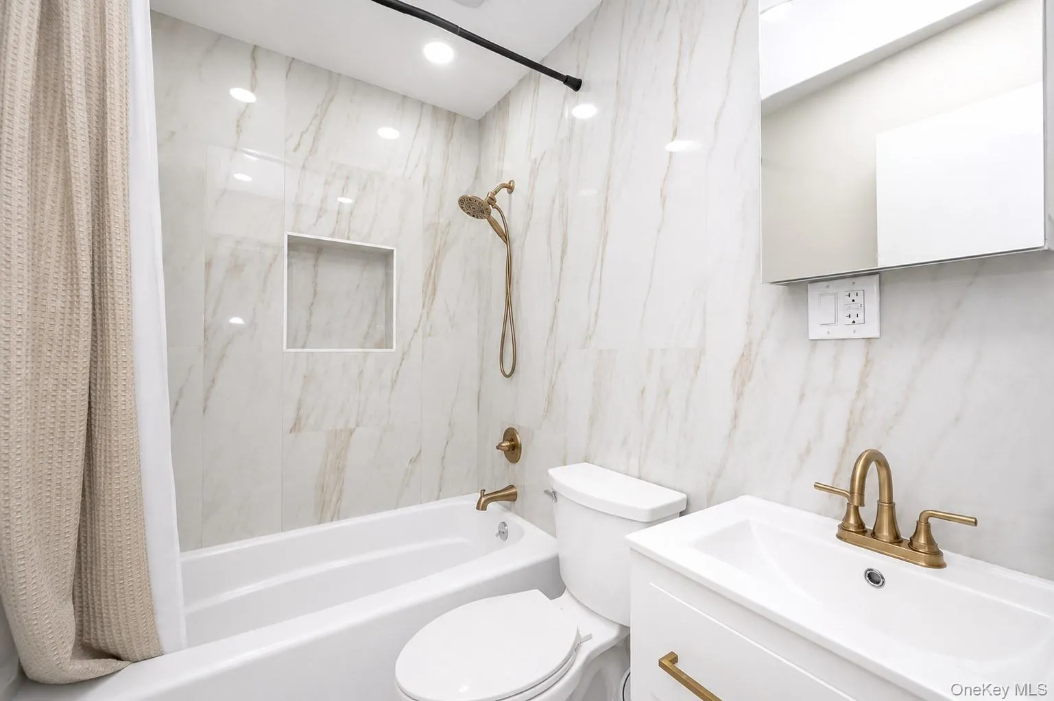 76-37 Vleigh Place, New York, NY, 4 Bedrooms Bedrooms, 8 Rooms Rooms,3 BathroomsBathrooms,Residential,For Rent,Vleigh,0,1024040 76-37 Vleigh Place, New York, NY, 4 Bedrooms Bedrooms, 8 Rooms Rooms,3 BathroomsBathrooms,Residential,For Rent,Vleigh,0,1024040