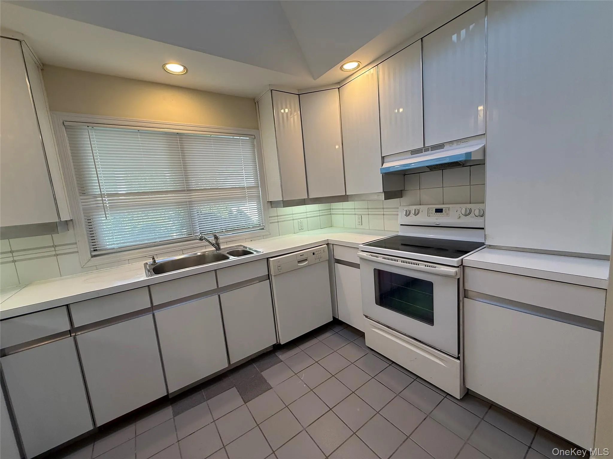 11 Webb Hill Road, North Hempstead, NY, 3 Bedrooms Bedrooms, 6 Rooms Rooms,1 BathroomBathrooms,Residential Lease,For Rent,Webb Hill,0,1024050 11 Webb Hill Road, North Hempstead, NY, 3 Bedrooms Bedrooms, 6 Rooms Rooms,1 BathroomBathrooms,Residential Lease,For Rent,Webb Hill,0,1024050
