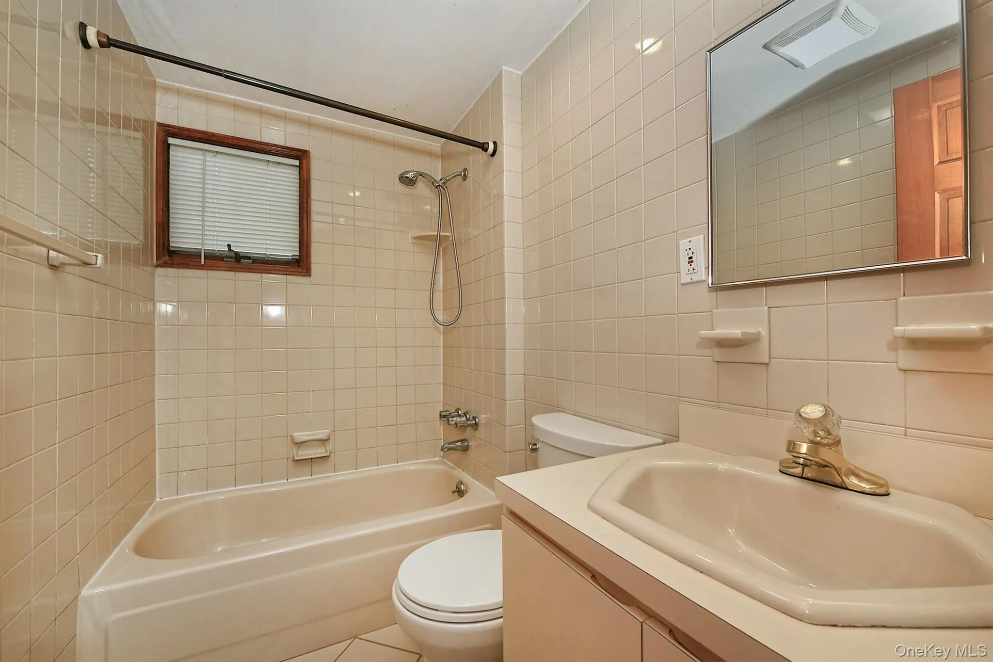 18 Wheelbarrow Lane, Hempstead, NY, 5 Bedrooms Bedrooms, 8 Rooms Rooms,3 BathroomsBathrooms,Residential,For Rent,Wheelbarrow,0,1024051 18 Wheelbarrow Lane, Hempstead, NY, 5 Bedrooms Bedrooms, 8 Rooms Rooms,3 BathroomsBathrooms,Residential,For Rent,Wheelbarrow,0,1024051