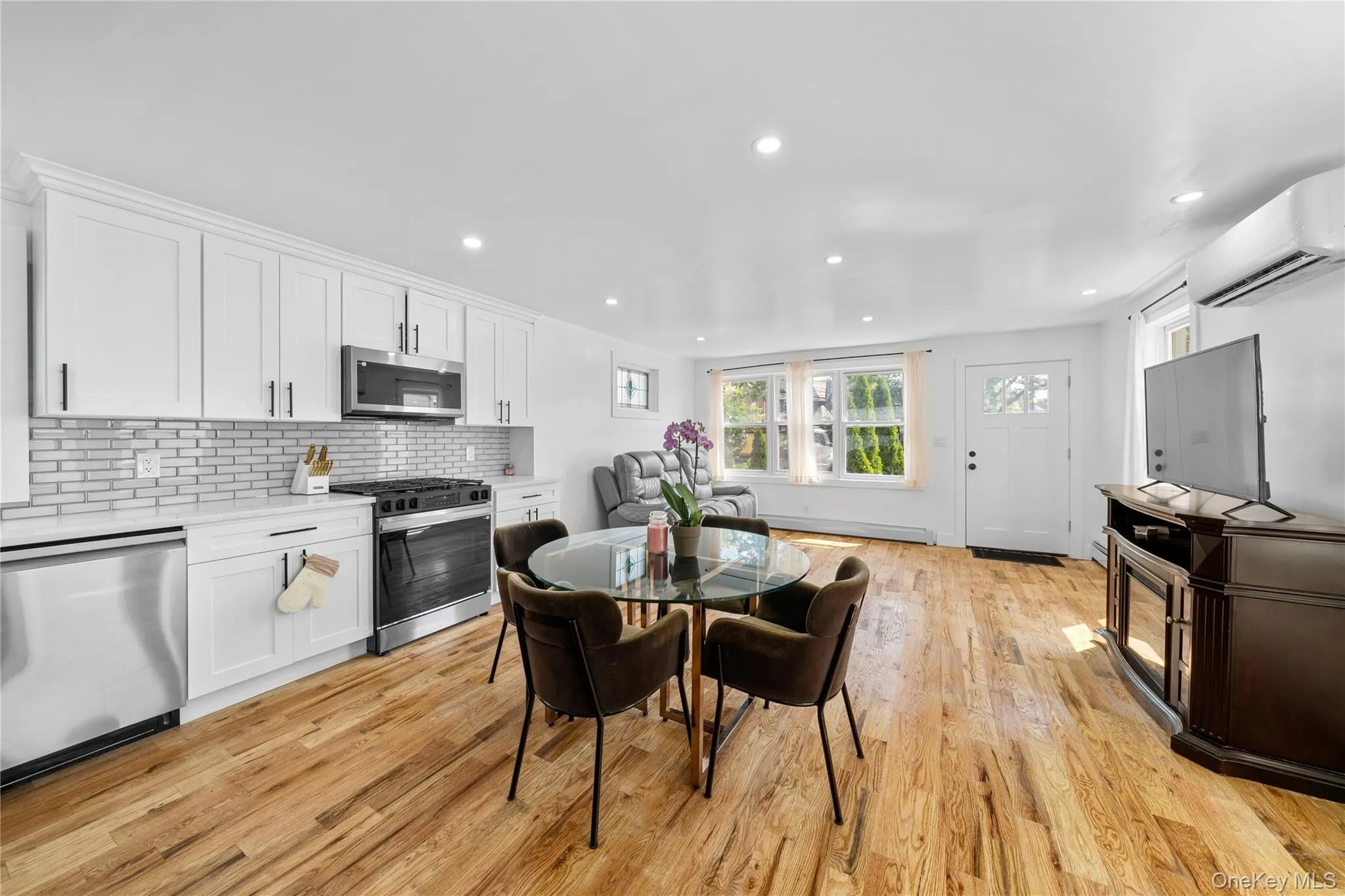 11422 212th Street, New York, NY, 4 Bedrooms Bedrooms, 7 Rooms Rooms,2 BathroomsBathrooms,Residential,For Rent,212th,0,1024052 11422 212th Street, New York, NY, 4 Bedrooms Bedrooms, 7 Rooms Rooms,2 BathroomsBathrooms,Residential,For Rent,212th,0,1024052