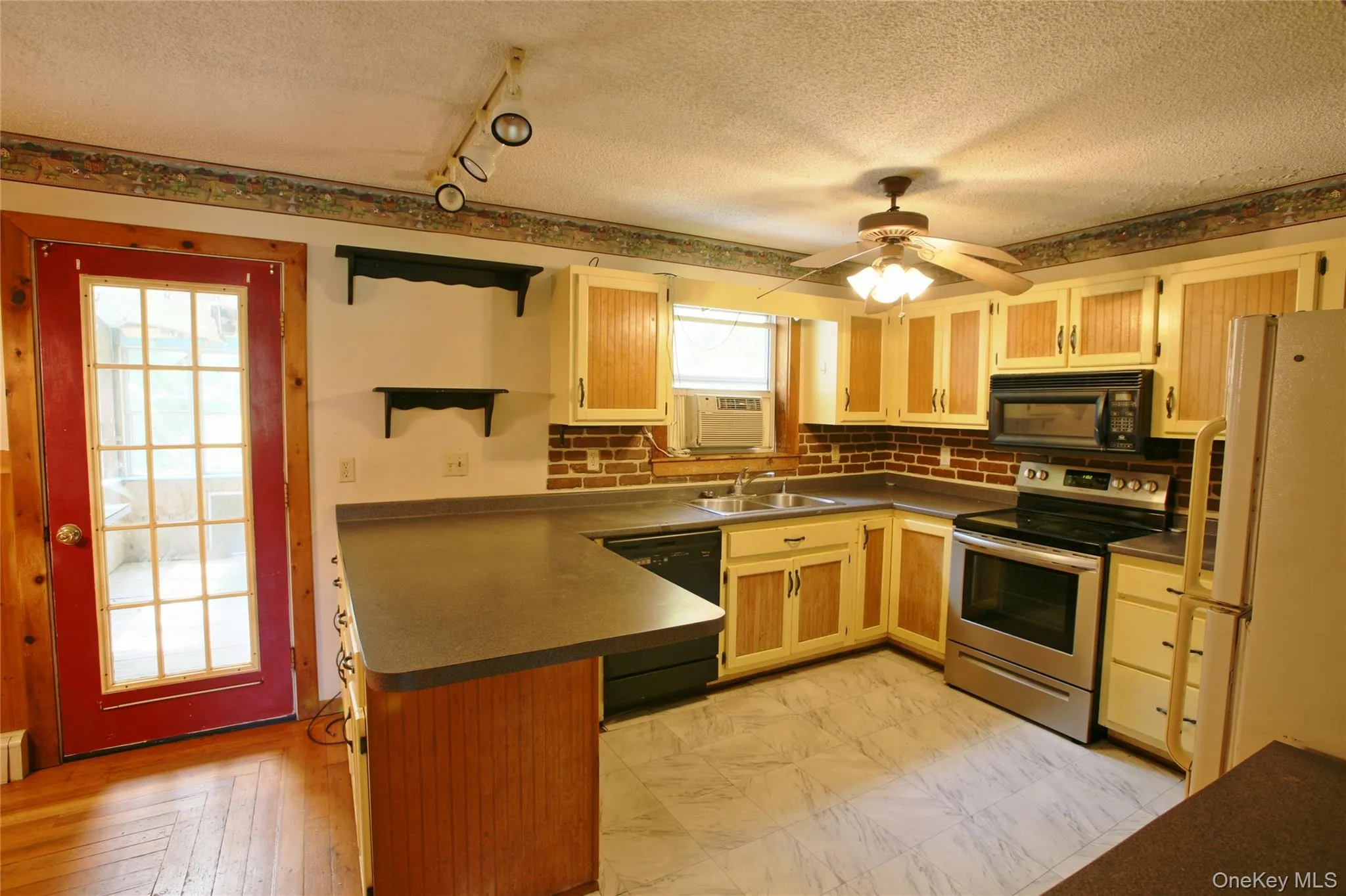 16 Elizabeth Drive, Red Hook, NY, 4 Bedrooms Bedrooms, 7 Rooms Rooms,2 BathroomsBathrooms,Residential,For Rent,Elizabeth,0,1024067 16 Elizabeth Drive, Red Hook, NY, 4 Bedrooms Bedrooms, 7 Rooms Rooms,2 BathroomsBathrooms,Residential,For Rent,Elizabeth,0,1024067