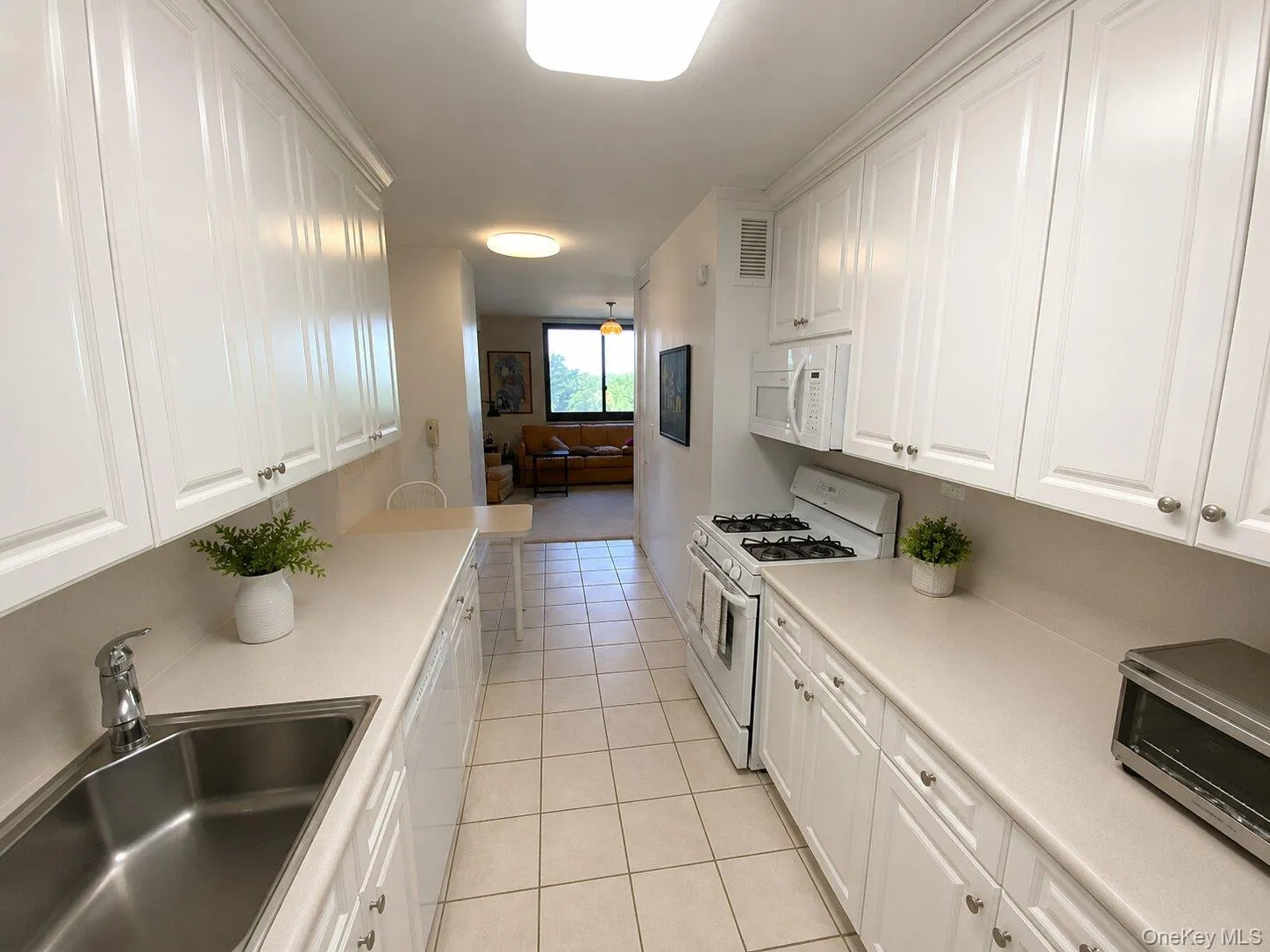 27010 Grand Central Parkway, New York, NY, 1 Bedroom Bedrooms, 6 Rooms Rooms,1 BathroomBathrooms,Residential,For Rent,Grand Central,0,1024070 27010 Grand Central Parkway, New York, NY, 1 Bedroom Bedrooms, 6 Rooms Rooms,1 BathroomBathrooms,Residential,For Rent,Grand Central,0,1024070