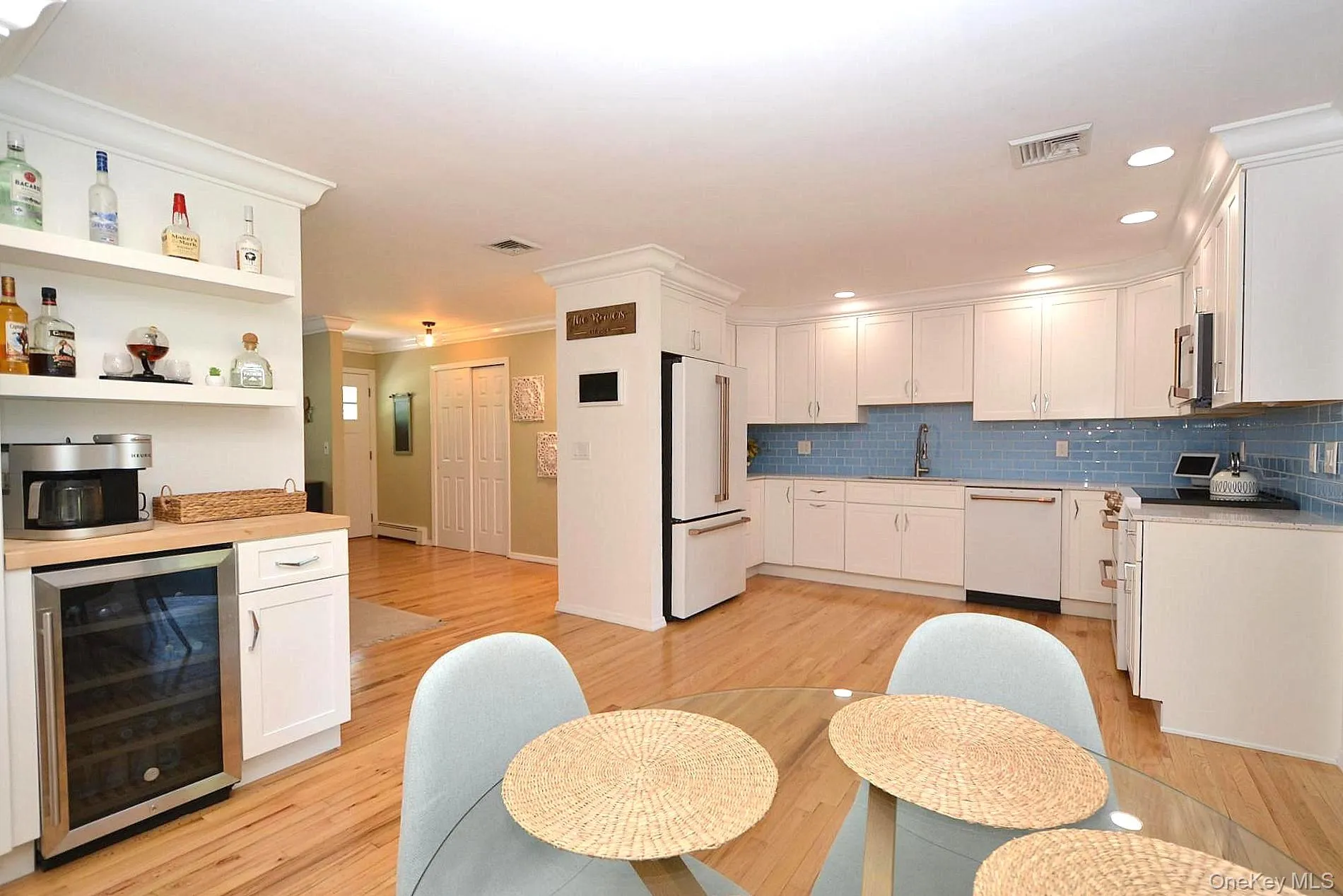 190 Pine Neck Avenue, Brookhaven, NY, 4 Bedrooms Bedrooms, 8 Rooms Rooms,1 BathroomBathrooms,Residential,For Rent,Pine Neck,0,1024074 190 Pine Neck Avenue, Brookhaven, NY, 4 Bedrooms Bedrooms, 8 Rooms Rooms,1 BathroomBathrooms,Residential,For Rent,Pine Neck,0,1024074