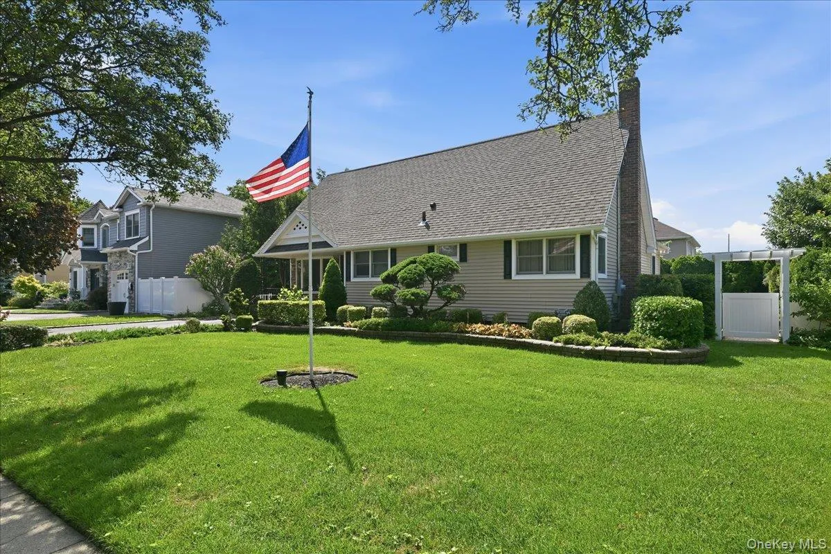 672 Westbury Avenue, North Hempstead, NY, 4 Bedrooms Bedrooms, 8 Rooms Rooms,2 BathroomsBathrooms,Residential,For Rent,Westbury,0,1024082 672 Westbury Avenue, North Hempstead, NY, 4 Bedrooms Bedrooms, 8 Rooms Rooms,2 BathroomsBathrooms,Residential,For Rent,Westbury,0,1024082