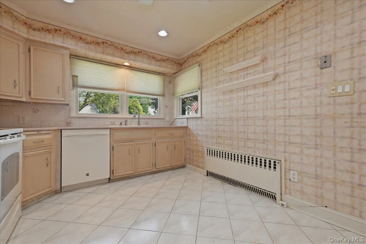 672 Westbury Avenue, North Hempstead, NY, 4 Bedrooms Bedrooms, 8 Rooms Rooms,2 BathroomsBathrooms,Residential,For Rent,Westbury,0,1024082 672 Westbury Avenue, North Hempstead, NY, 4 Bedrooms Bedrooms, 8 Rooms Rooms,2 BathroomsBathrooms,Residential,For Rent,Westbury,0,1024082