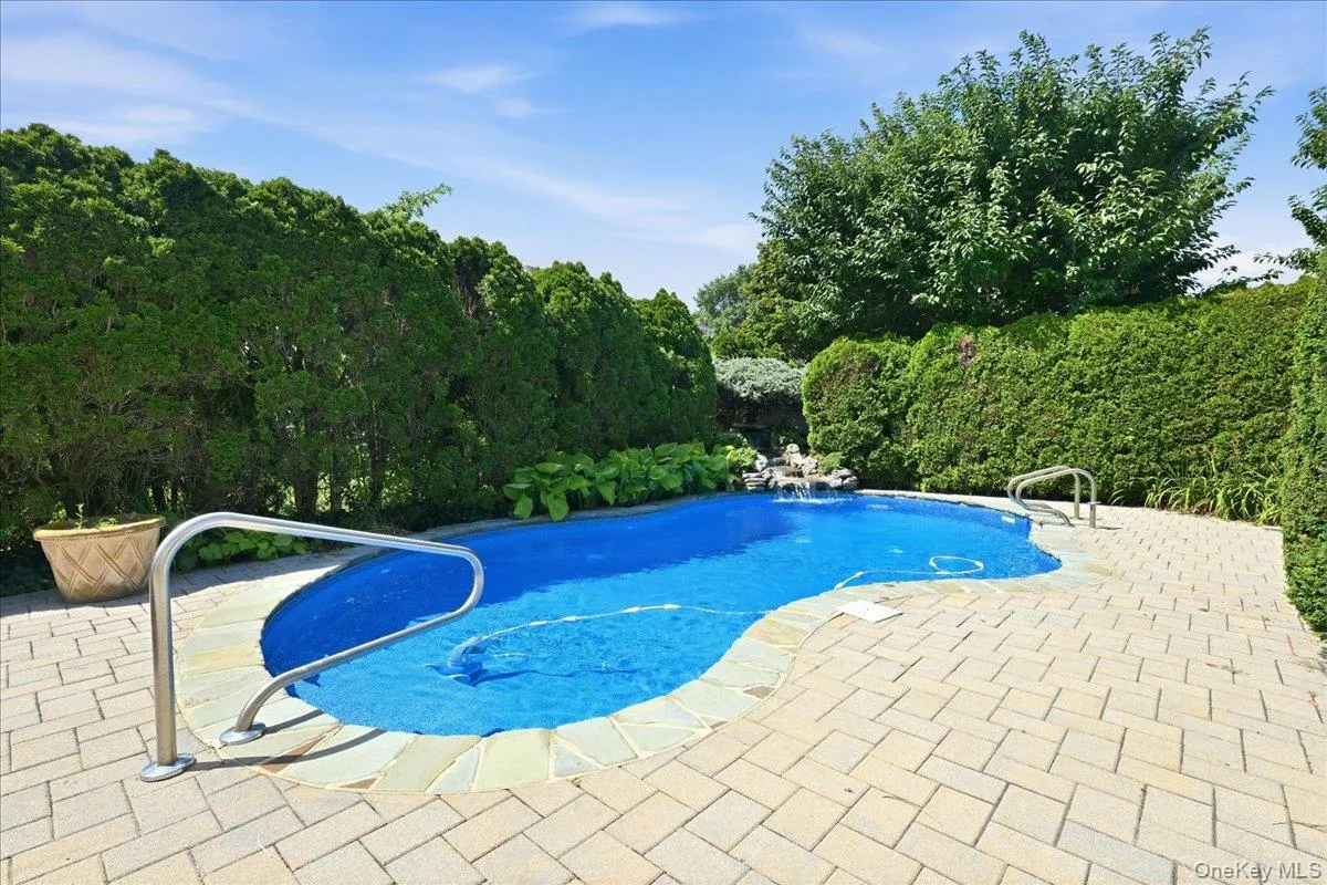 672 Westbury Avenue, North Hempstead, NY, 4 Bedrooms Bedrooms, 8 Rooms Rooms,2 BathroomsBathrooms,Residential,For Rent,Westbury,0,1024082 672 Westbury Avenue, North Hempstead, NY, 4 Bedrooms Bedrooms, 8 Rooms Rooms,2 BathroomsBathrooms,Residential,For Rent,Westbury,0,1024082