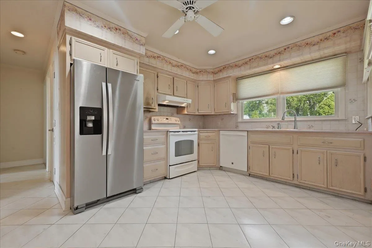 672 Westbury Avenue, North Hempstead, NY, 4 Bedrooms Bedrooms, 8 Rooms Rooms,2 BathroomsBathrooms,Residential,For Rent,Westbury,0,1024082 672 Westbury Avenue, North Hempstead, NY, 4 Bedrooms Bedrooms, 8 Rooms Rooms,2 BathroomsBathrooms,Residential,For Rent,Westbury,0,1024082
