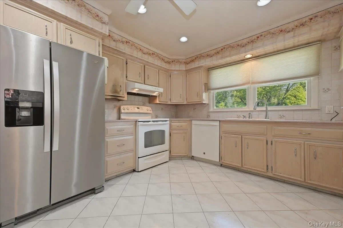 672 Westbury Avenue, North Hempstead, NY, 4 Bedrooms Bedrooms, 8 Rooms Rooms,2 BathroomsBathrooms,Residential,For Rent,Westbury,0,1024082 672 Westbury Avenue, North Hempstead, NY, 4 Bedrooms Bedrooms, 8 Rooms Rooms,2 BathroomsBathrooms,Residential,For Rent,Westbury,0,1024082