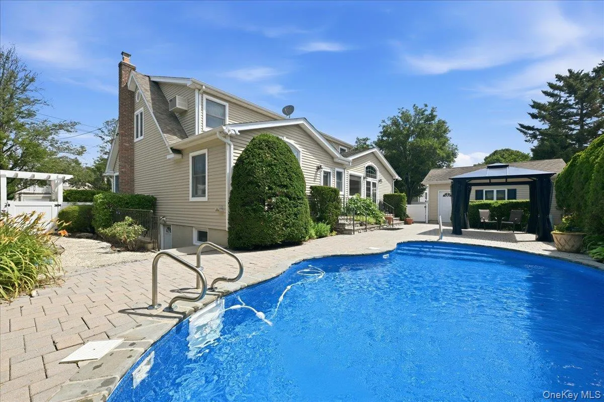 672 Westbury Avenue, North Hempstead, NY, 4 Bedrooms Bedrooms, 8 Rooms Rooms,2 BathroomsBathrooms,Residential,For Rent,Westbury,0,1024082 672 Westbury Avenue, North Hempstead, NY, 4 Bedrooms Bedrooms, 8 Rooms Rooms,2 BathroomsBathrooms,Residential,For Rent,Westbury,0,1024082