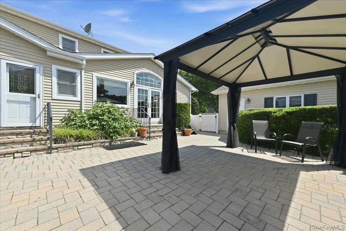 672 Westbury Avenue, North Hempstead, NY, 4 Bedrooms Bedrooms, 8 Rooms Rooms,2 BathroomsBathrooms,Residential,For Rent,Westbury,0,1024082 672 Westbury Avenue, North Hempstead, NY, 4 Bedrooms Bedrooms, 8 Rooms Rooms,2 BathroomsBathrooms,Residential,For Rent,Westbury,0,1024082