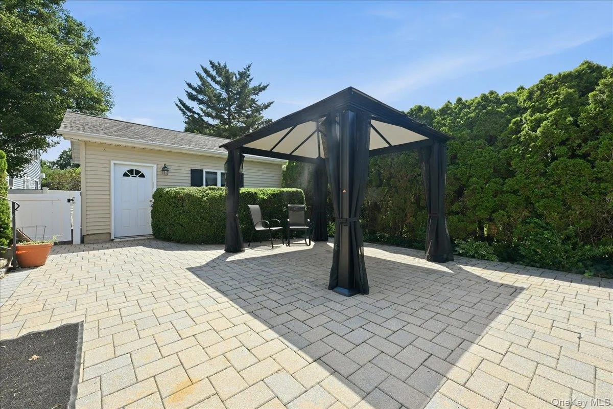 672 Westbury Avenue, North Hempstead, NY, 4 Bedrooms Bedrooms, 8 Rooms Rooms,2 BathroomsBathrooms,Residential,For Rent,Westbury,0,1024082 672 Westbury Avenue, North Hempstead, NY, 4 Bedrooms Bedrooms, 8 Rooms Rooms,2 BathroomsBathrooms,Residential,For Rent,Westbury,0,1024082