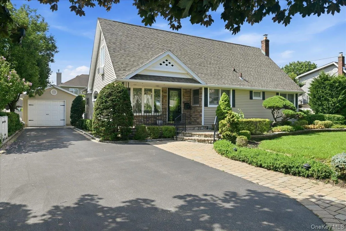 672 Westbury Avenue, North Hempstead, NY, 4 Bedrooms Bedrooms, 8 Rooms Rooms,2 BathroomsBathrooms,Residential,For Rent,Westbury,0,1024082 672 Westbury Avenue, North Hempstead, NY, 4 Bedrooms Bedrooms, 8 Rooms Rooms,2 BathroomsBathrooms,Residential,For Rent,Westbury,0,1024082