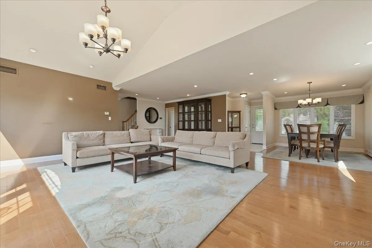 672 Westbury Avenue, North Hempstead, NY, 4 Bedrooms Bedrooms, 8 Rooms Rooms,2 BathroomsBathrooms,Residential,For Rent,Westbury,0,1024082 672 Westbury Avenue, North Hempstead, NY, 4 Bedrooms Bedrooms, 8 Rooms Rooms,2 BathroomsBathrooms,Residential,For Rent,Westbury,0,1024082
