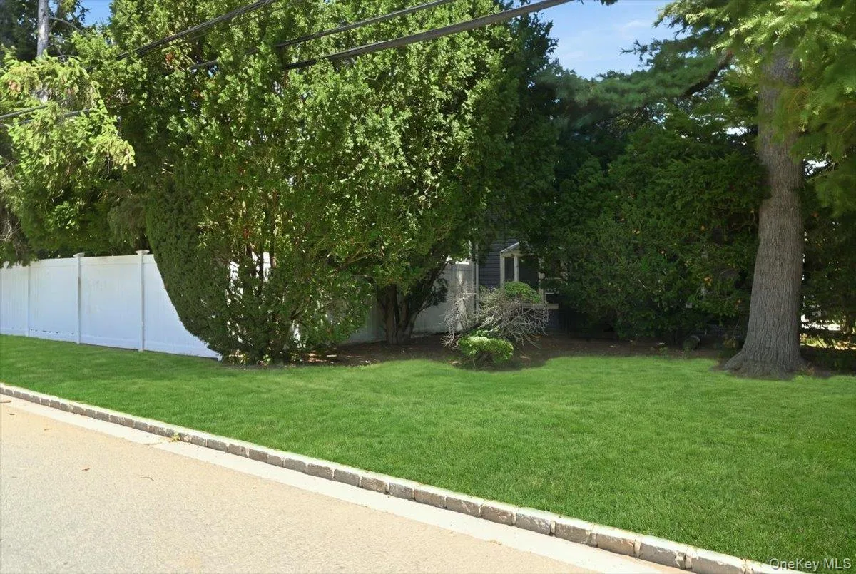 635 Whittier Street, Hempstead, NY, 3 Bedrooms Bedrooms, 7 Rooms Rooms,2 BathroomsBathrooms,Residential,For Rent,Whittier,0,1024083 635 Whittier Street, Hempstead, NY, 3 Bedrooms Bedrooms, 7 Rooms Rooms,2 BathroomsBathrooms,Residential,For Rent,Whittier,0,1024083