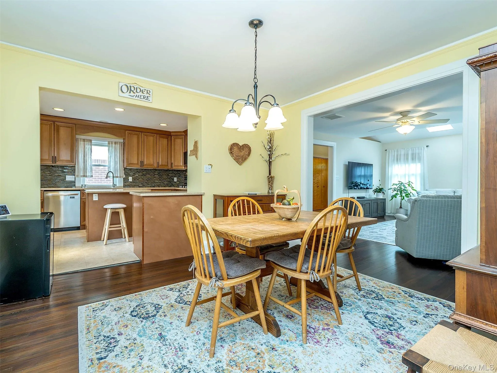 1 Raymond Street, Glen Cove, NY, 4 Bedrooms Bedrooms, 8 Rooms Rooms,3 BathroomsBathrooms,Residential,For Rent,Raymond,0,1024085 1 Raymond Street, Glen Cove, NY, 4 Bedrooms Bedrooms, 8 Rooms Rooms,3 BathroomsBathrooms,Residential,For Rent,Raymond,0,1024085