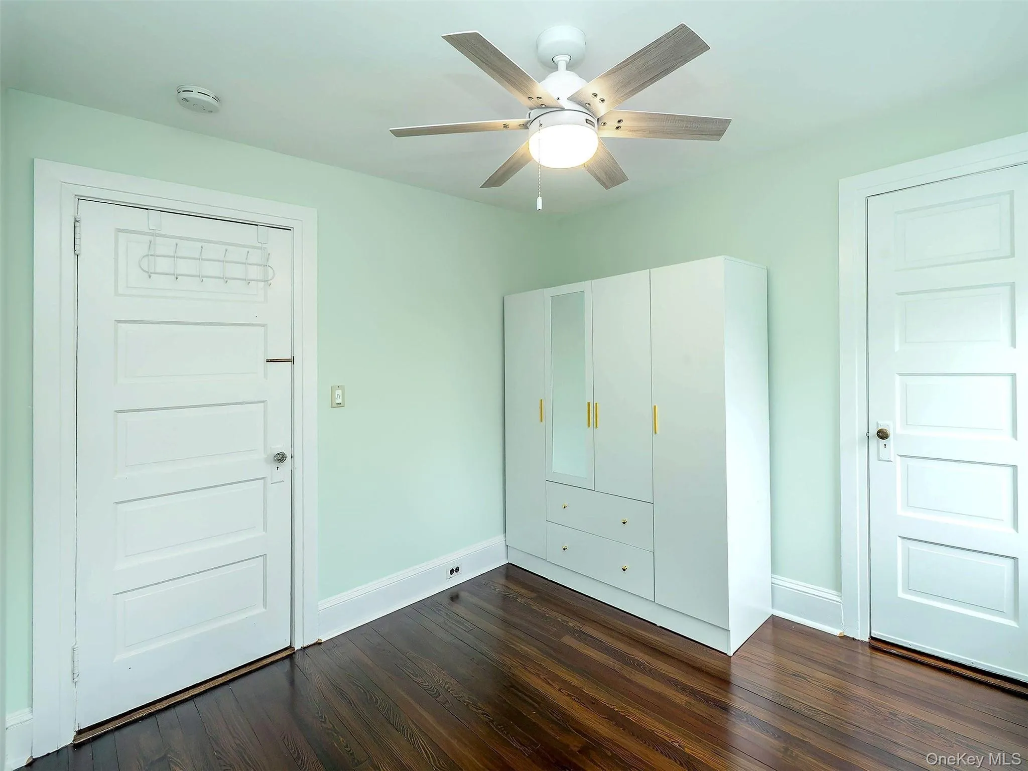 1 Raymond Street, Glen Cove, NY, 4 Bedrooms Bedrooms, 8 Rooms Rooms,3 BathroomsBathrooms,Residential,For Rent,Raymond,0,1024085 1 Raymond Street, Glen Cove, NY, 4 Bedrooms Bedrooms, 8 Rooms Rooms,3 BathroomsBathrooms,Residential,For Rent,Raymond,0,1024085