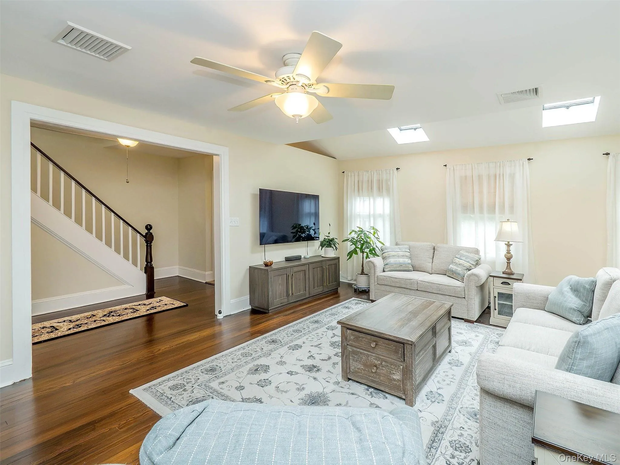 1 Raymond Street, Glen Cove, NY, 4 Bedrooms Bedrooms, 8 Rooms Rooms,3 BathroomsBathrooms,Residential,For Rent,Raymond,0,1024085 1 Raymond Street, Glen Cove, NY, 4 Bedrooms Bedrooms, 8 Rooms Rooms,3 BathroomsBathrooms,Residential,For Rent,Raymond,0,1024085