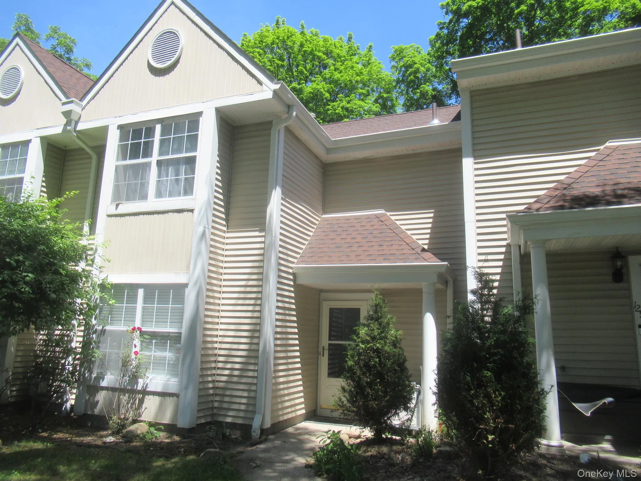 127 Creekside Circle, Ramapo, NY, 3 Bedrooms Bedrooms, 6 Rooms Rooms,1 BathroomBathrooms,Residential,For Rent,Creekside,0,1024094 127 Creekside Circle, Ramapo, NY, 3 Bedrooms Bedrooms, 6 Rooms Rooms,1 BathroomBathrooms,Residential,For Rent,Creekside,0,1024094