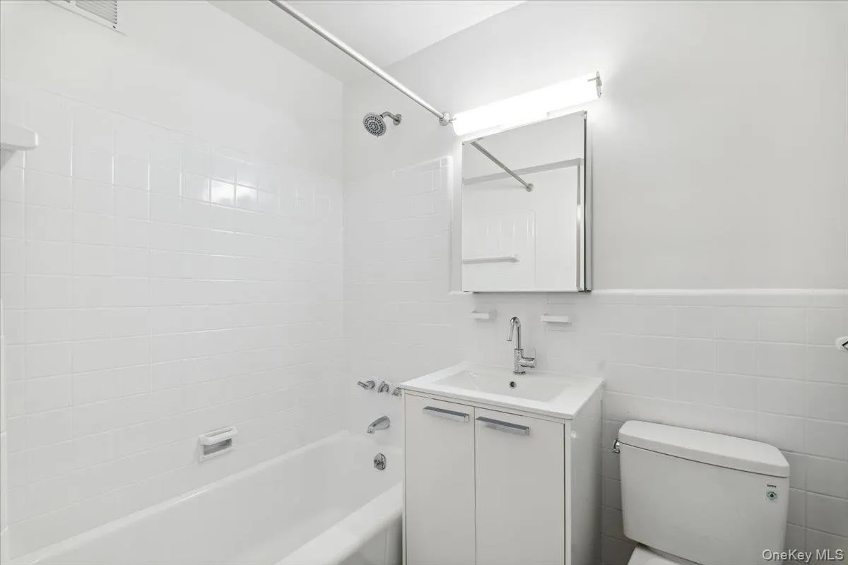 2 Washington Square, Mamaroneck, NY, 1 Bedroom Bedrooms, 3 Rooms Rooms,1 BathroomBathrooms,Residential Lease,For Rent,Washington,0,1024102 2 Washington Square, Mamaroneck, NY, 1 Bedroom Bedrooms, 3 Rooms Rooms,1 BathroomBathrooms,Residential Lease,For Rent,Washington,0,1024102