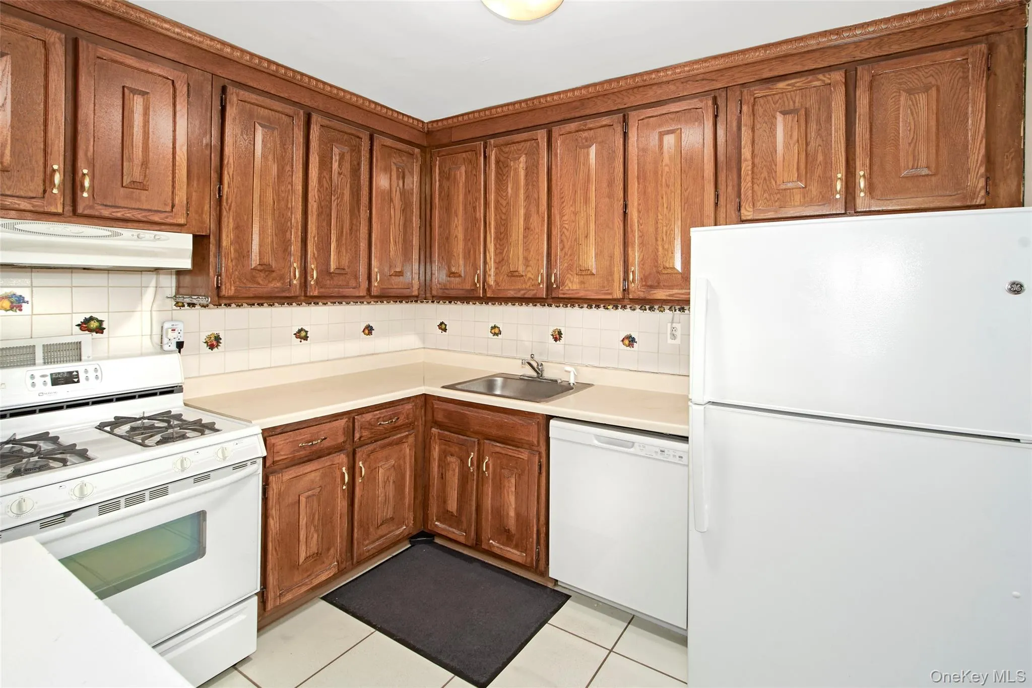 The kitchen has ample storage. The kitchen has ample storage.