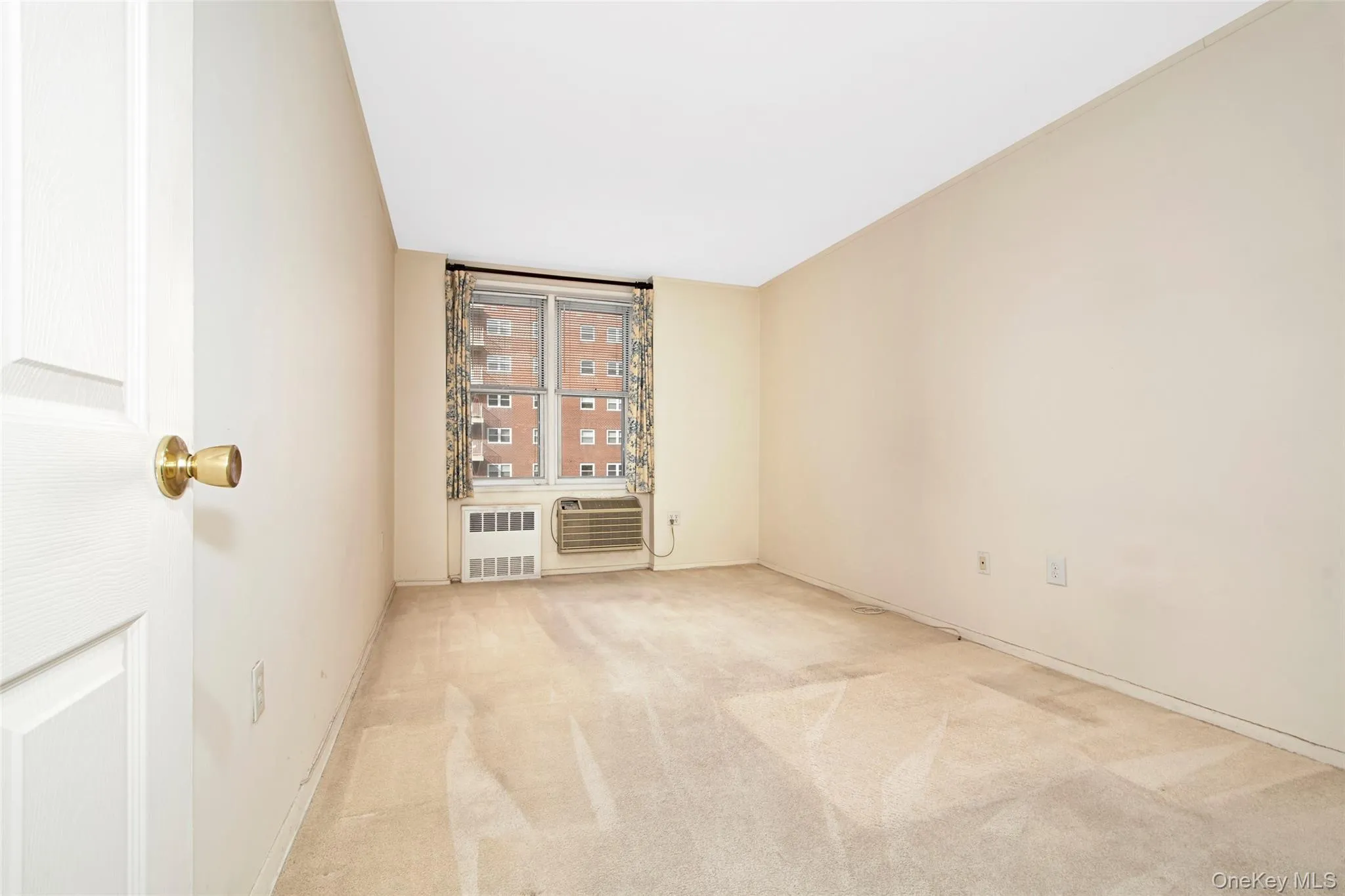 The nicely sized second bedroom has built-in air-conditioner. The nicely sized second bedroom has built-in air-conditioner.
