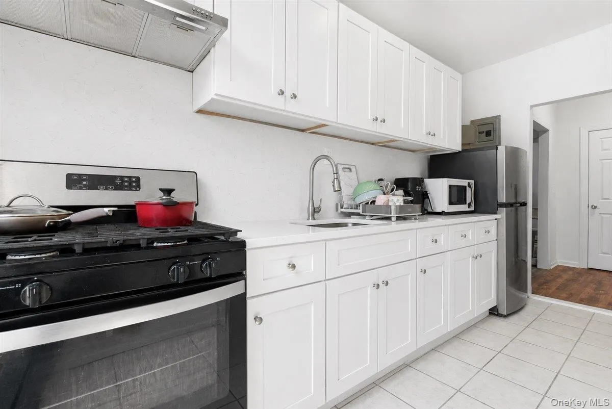 62-64 Saunders Street, New York, NY, 1 Bedroom Bedrooms, 4 Rooms Rooms,1 BathroomBathrooms,Residential Lease,For Rent,Saunders,0,1024111 62-64 Saunders Street, New York, NY, 1 Bedroom Bedrooms, 4 Rooms Rooms,1 BathroomBathrooms,Residential Lease,For Rent,Saunders,0,1024111